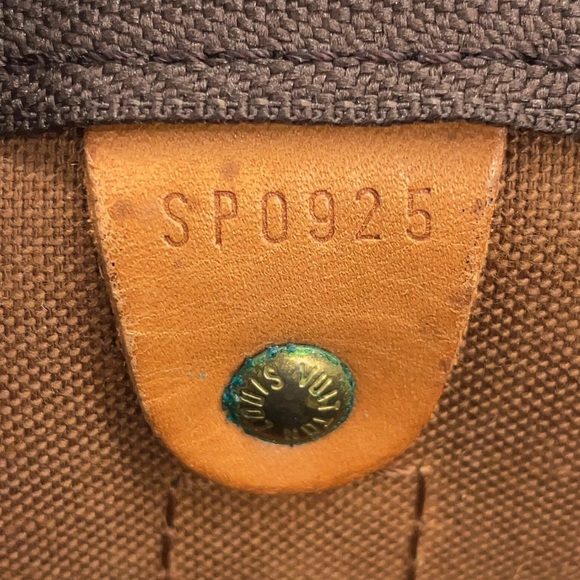 Louis Vuitton Classic Monogram Keepall 55 Boston Duffle Bag - Picture 16 of 16